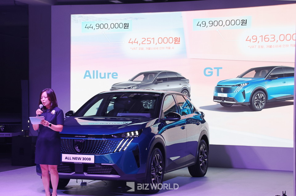 방실 대표가 올 뉴 3008 국내 판매가격을 공개하고 있다. 사진=손진석 기자