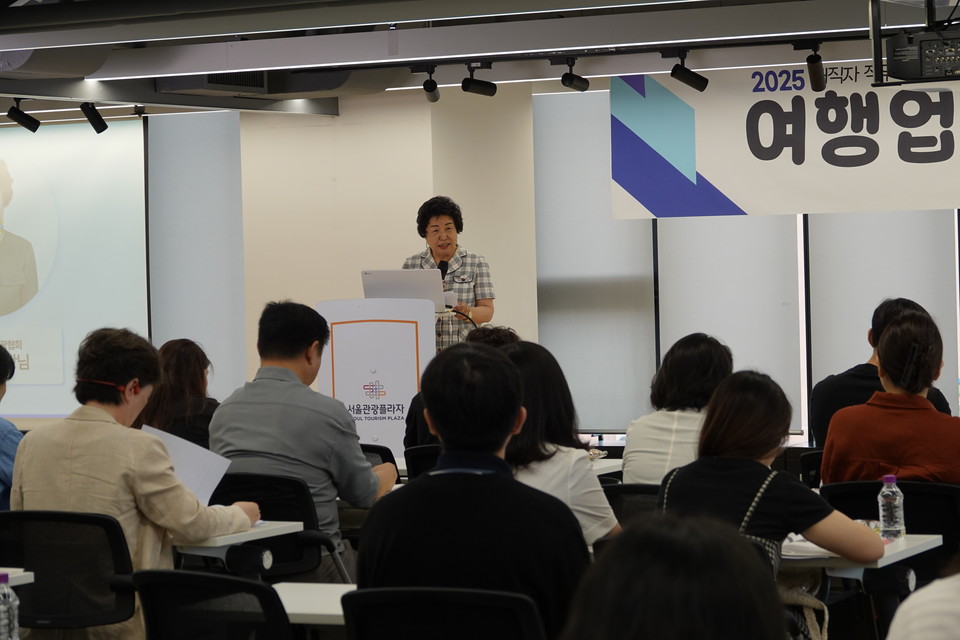 여행업 맞춤 세무·회계 특강 인사말을 하고 있는 서울시관광협회 조태숙 회장. 사진=서울시관광협회