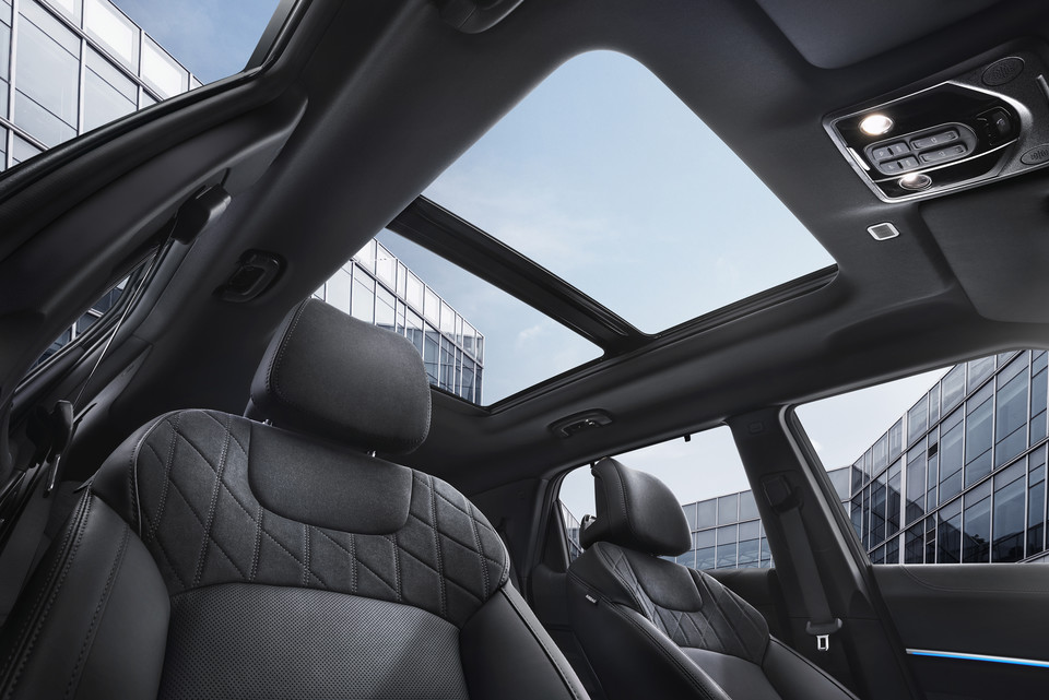 액티언 하이브리드 선루프. 사진=KGM