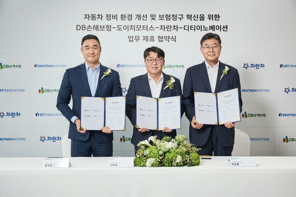 자동차 종합 플랫폼 전문 기업 도이치오토모빌 그룹 ‘도이치 모터스(Deutsch Motors, 대표이사 권혁민)’가 자동차 정비 환경 개선 및 보험청구 혁신을 위한 4자 업무협약을 체결했다고 8일 밝혔다. (사진 왼쪽부터) 영업부문 대표 김지호 부사장 / 조화태 실장 / 이상재 대표. 사진=도이치 모터스