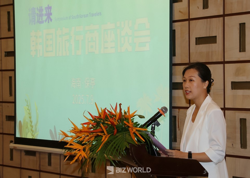 뤼옌(呂妍) 바오팅 리·묘족 자치현 인민정부 부현장이 축사를 하고 있다. 하이난 바오팅=손진석 기자