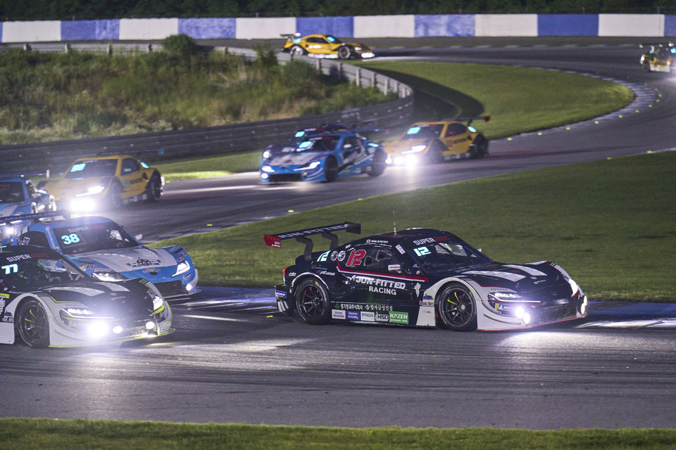 지난 2024 오네 슈퍼레이스 챔피언십 썸머 나이트레이스 경기모습. 사진=슈퍼레이스