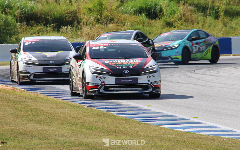 경기 초반 송형진(86번)과 강창원(01번), 천용민(16번), 김현일(71번)이 선두권에서 경쟁하고 있다. 용인=손진석 기자