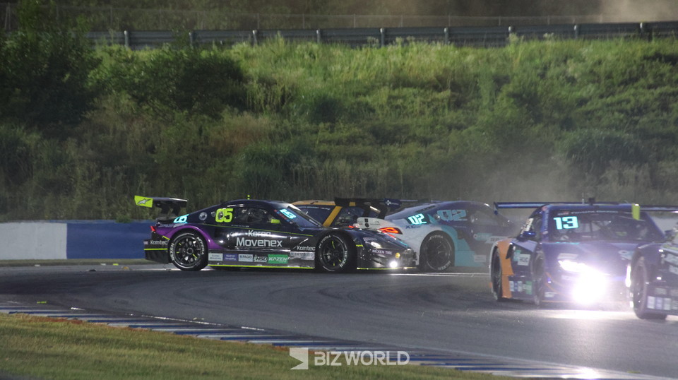 6000클래스 경기 출발 이후 오네 레이싱 김동은(02번)과 원레이싱 임민진(08번) 사고에 휘말린 김중군(05번) 모습. 사진=손진석 기자