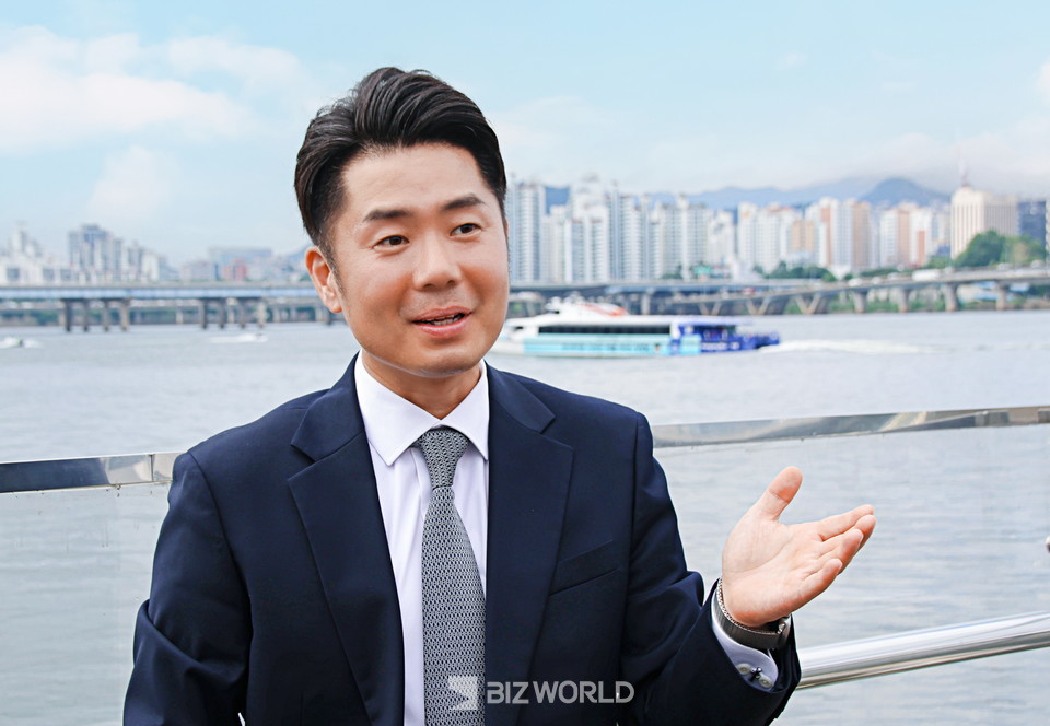 박동진 대표가 한강유람선 프로그램에 대해 설명하고 있다. 사진=손진석 기자