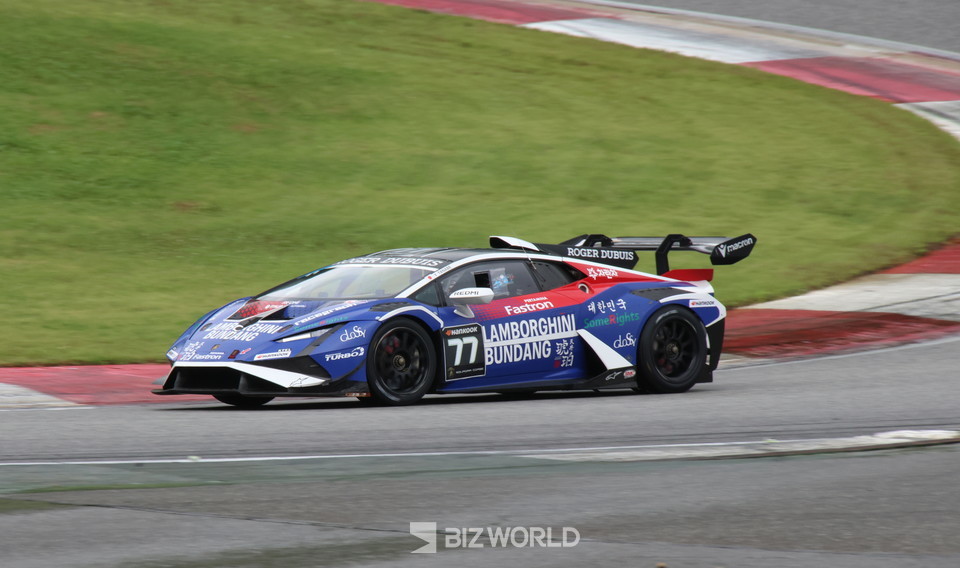 한국팀 중 77번 유고 타나베가 예선전에서 역주하고 있다. 인제=손진석 기자