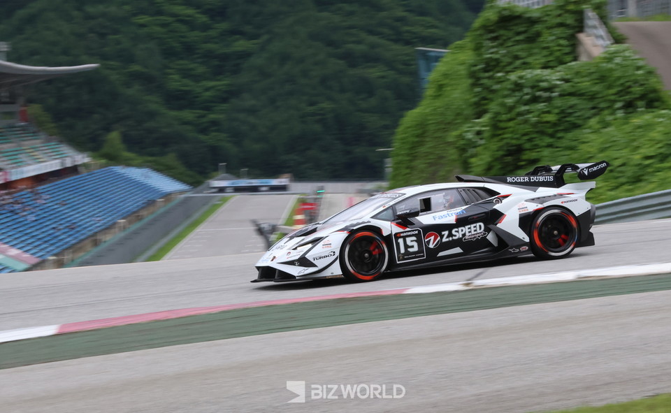 레이스 1 프로암 클래스 2등은 Z. 스피드(15번) 춘화첸과 팀 짐머만조가 차지했다. 인제=손진석 기자