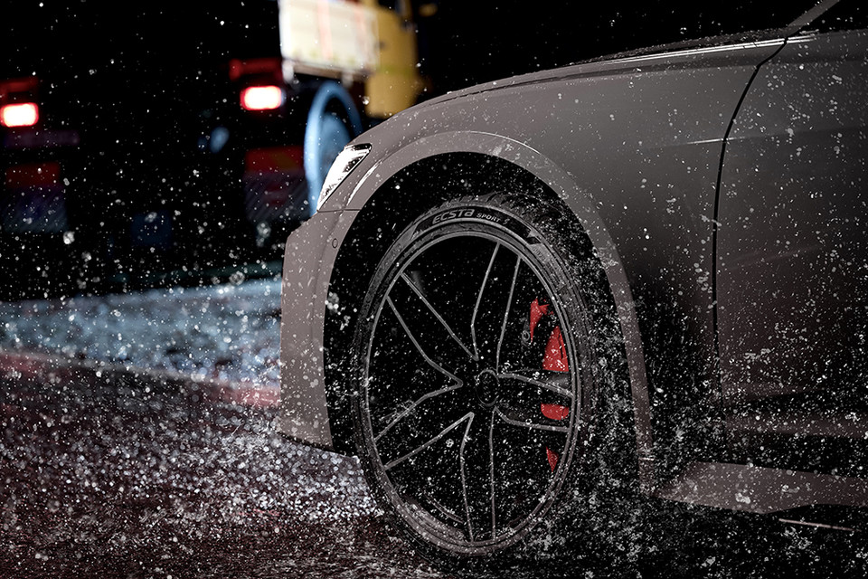엑스타스포츠S 빗길주행 모습. 사진=금호타이어