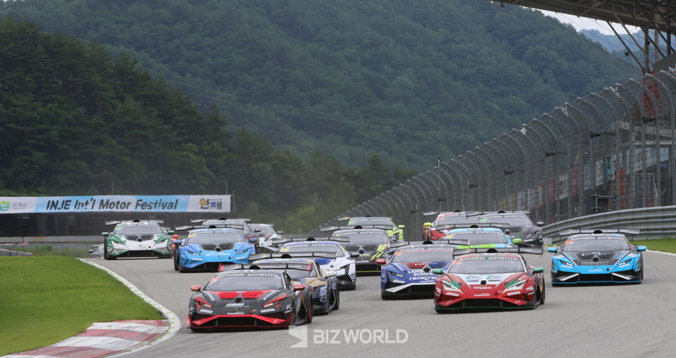 람보르기니 슈퍼 트로페오 아시아 레이스2 결승전 출발 모습. 인제=손진석 기자