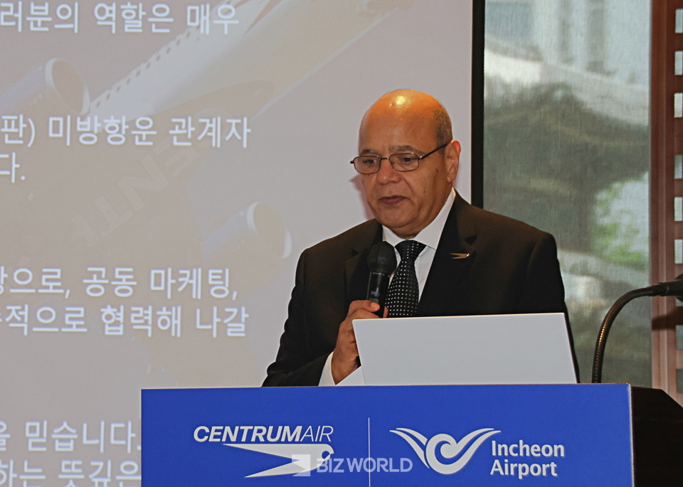 살라흐 카드리 영업총괄 본부장이 인사말을 하고 있다. 사진=손진석 기자