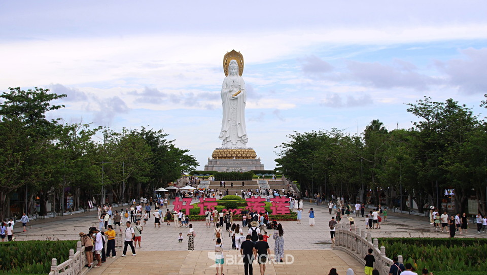 관음정원에서 보이는 해수관음상. 사진=손진석 기자