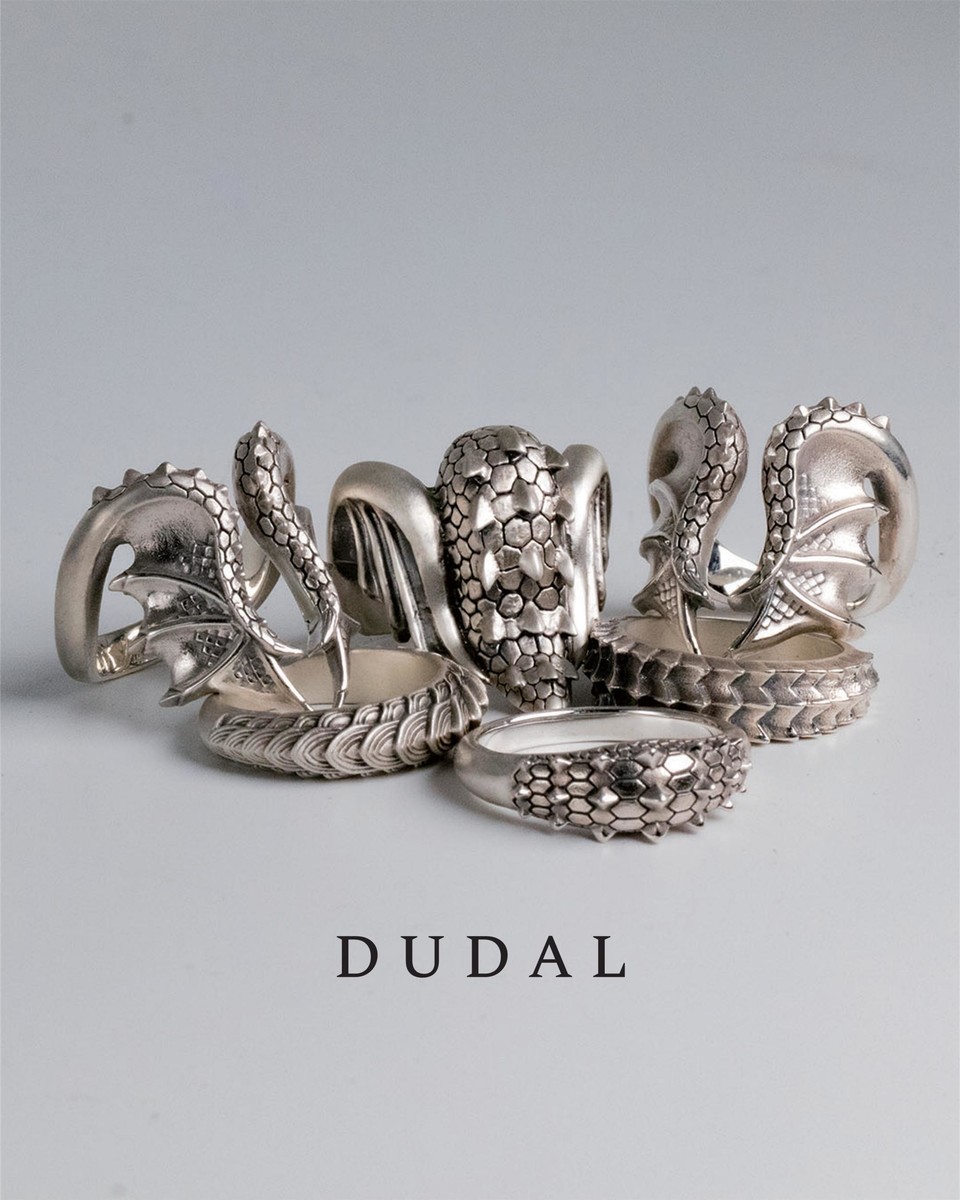 왁스카빙부터 세공까지 모든 디자인을 디자이너가 직접 수작업으로 완성하는 실버 주얼리 브랜드 ‘듀달(DUDAL)’이 오는 8월 6일부터 12일까지 서울 종로구 서순라길에 위치한 스페이스42 쇼룸에서 팝업스토어를 연다고 4일 밝혔다. 사진=듀달