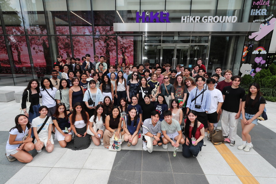 하이커그라운드를 방문한 NYO-USA 단원들. 사진=한국관광공사