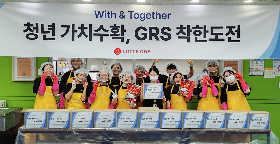 임직원 김장김치 봉사 현장 이미지. 사진=롯데GRS