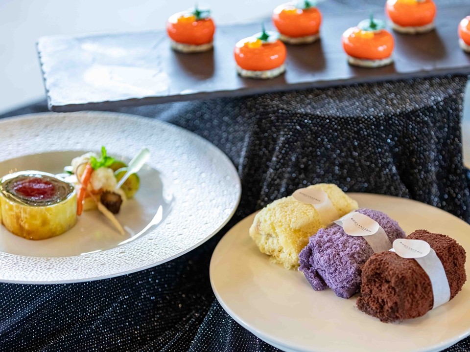 우수상 ‘트러플 감자파베와 능이오일 비프주를 곁들인 비프웰링턴’, 최우수상 ‘수건 케이크’, 특별상 플레이팅 부문 ‘한화 감다살’. 사진=한화푸드테크