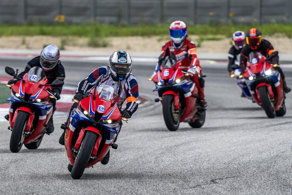 혼다코리아 제3회 혼다 트랙데이 참가자들이 레이스를 펼치고 있다. 사진=혼다코리아