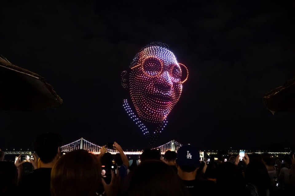 대한민국 드론 퍼포먼스 전문기업 '㈜유비파이(UVify, 대표 임현)'는 광복 80주년을 기념해 국가보훈부와 함께한 대규모 드론 불빛공연을 성공적으로 마무리했다고 밝혔다. 사진=유비파이