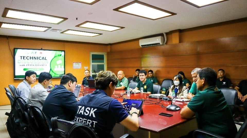 필리핀 농업부 산하 기계화 전담기관 관계자와 TYM 관계자들이 지난 12일 제품 현지화와 기술 전문가 육성 방안에 대해 논의했다. 사진=TYM