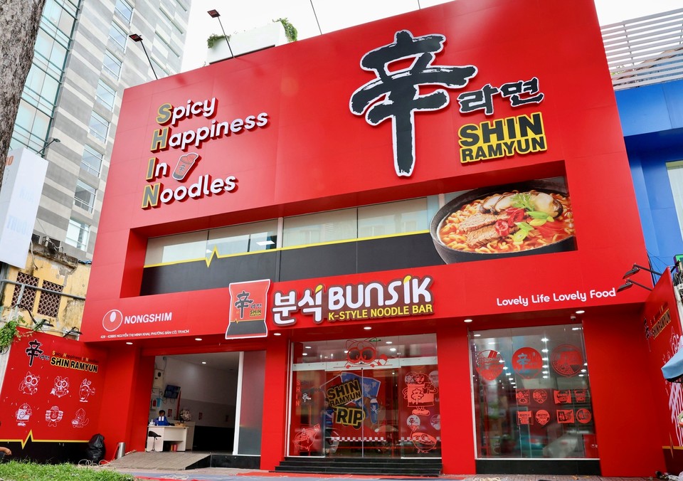 농심이 지난 21일 베트남 호치민에 ‘신라면 분식’ 글로벌 3호점을 오픈했다고 25일 밝혔다. 사진=농심