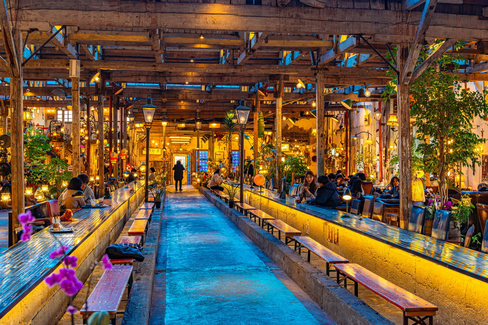 옛 모습을 그대로 간직한 조양방직 내부. 사진=한국관광공사