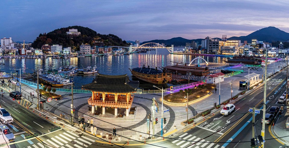 통영 강구안 야경. 사진=한국관광공사