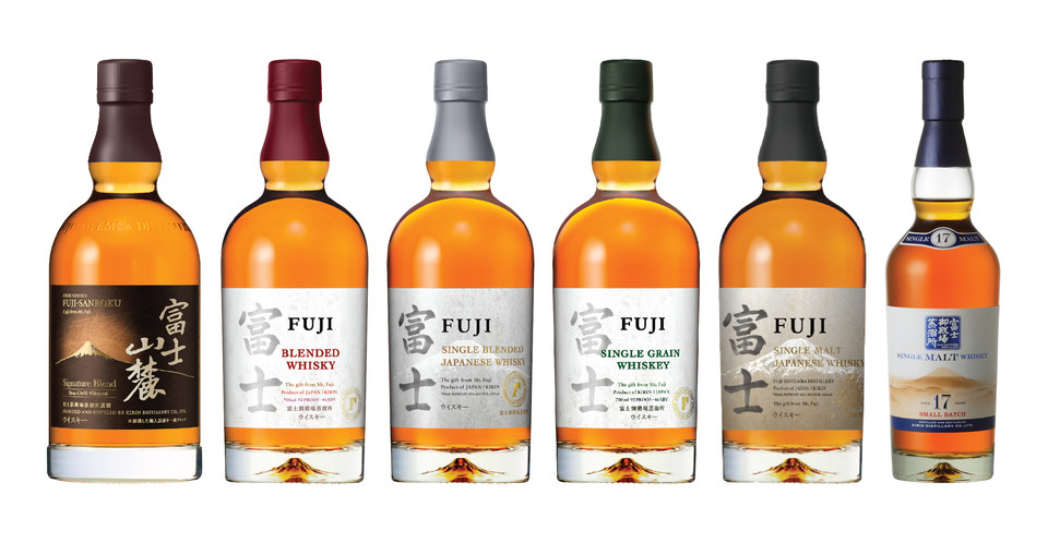 (왼쪽부터) 후지 산로쿠(도수 50%), 후지 블렌디드(도수 46%, 신규), 후지 싱글블렌디드(도수 43%, 신규), 후지 싱글그레인(도수 46%, 신규), 후지 싱글몰트 위스키(도수 46%), 후지 싱글몰트 17년(도수 46%, 신규). 사진=하이트진로