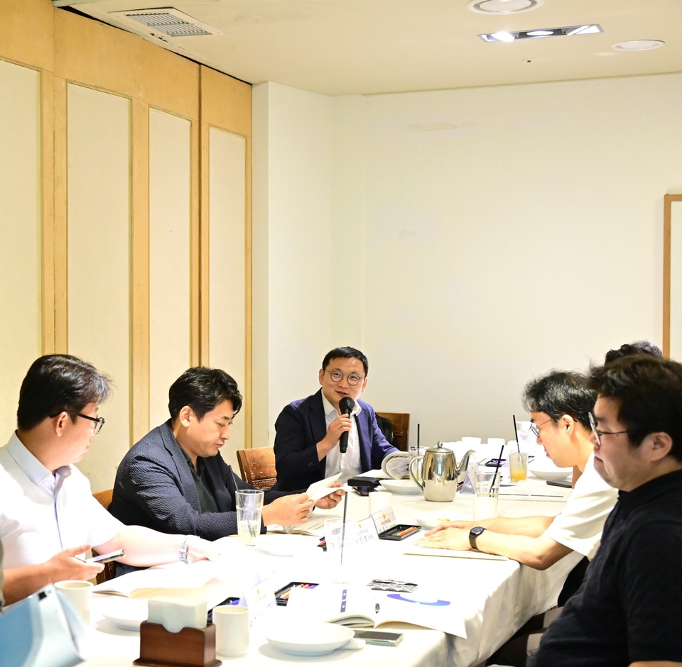 허훈 위원장이 제6기 예산정책위원회 제5차 전체회의와 연구발표회를 진행하고 있다. 사진=서울시의회