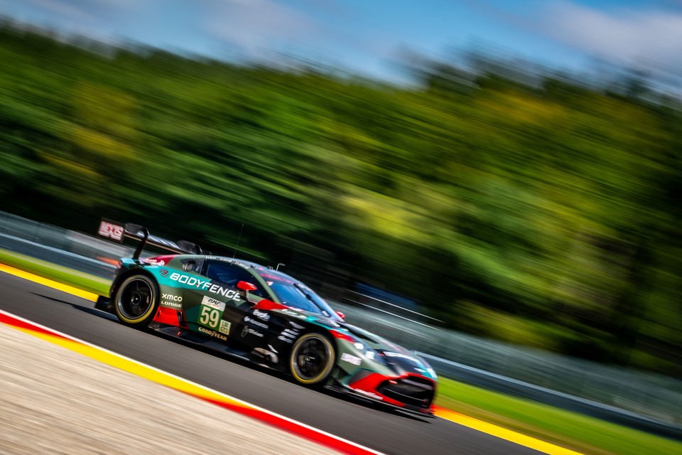 애스턴마틴 밴티지가 유럽 르망 시리즈 우승 및 종합 선두를 달성했다. 사진=애스턴마틴