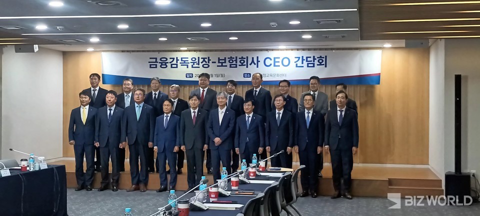 이찬진 금융감독원장은 1일 오후 광화문 포스트타워에서 열린 16곳 이상의 생명·손해 보험사 CEO와 첫 상견례 겸 간담회 자리를 가졌다. 사진=박제성 기자