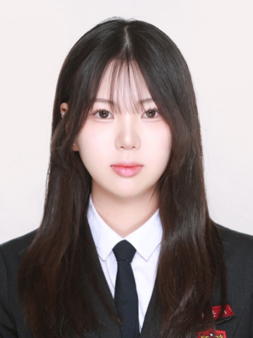 대구KBS아트비전미용학원 수강생인 도은서 학생(사진)이 최근 정화예술대학교가 주최한 ‘2025 정화뷰티 온라인 공모전’ 메이크업 부문에서 뛰어난 실력과 창의성을 인정받아 총장상을 수상했다고 3일 밝혔다. 사진=대구KBS아트비전미용학원