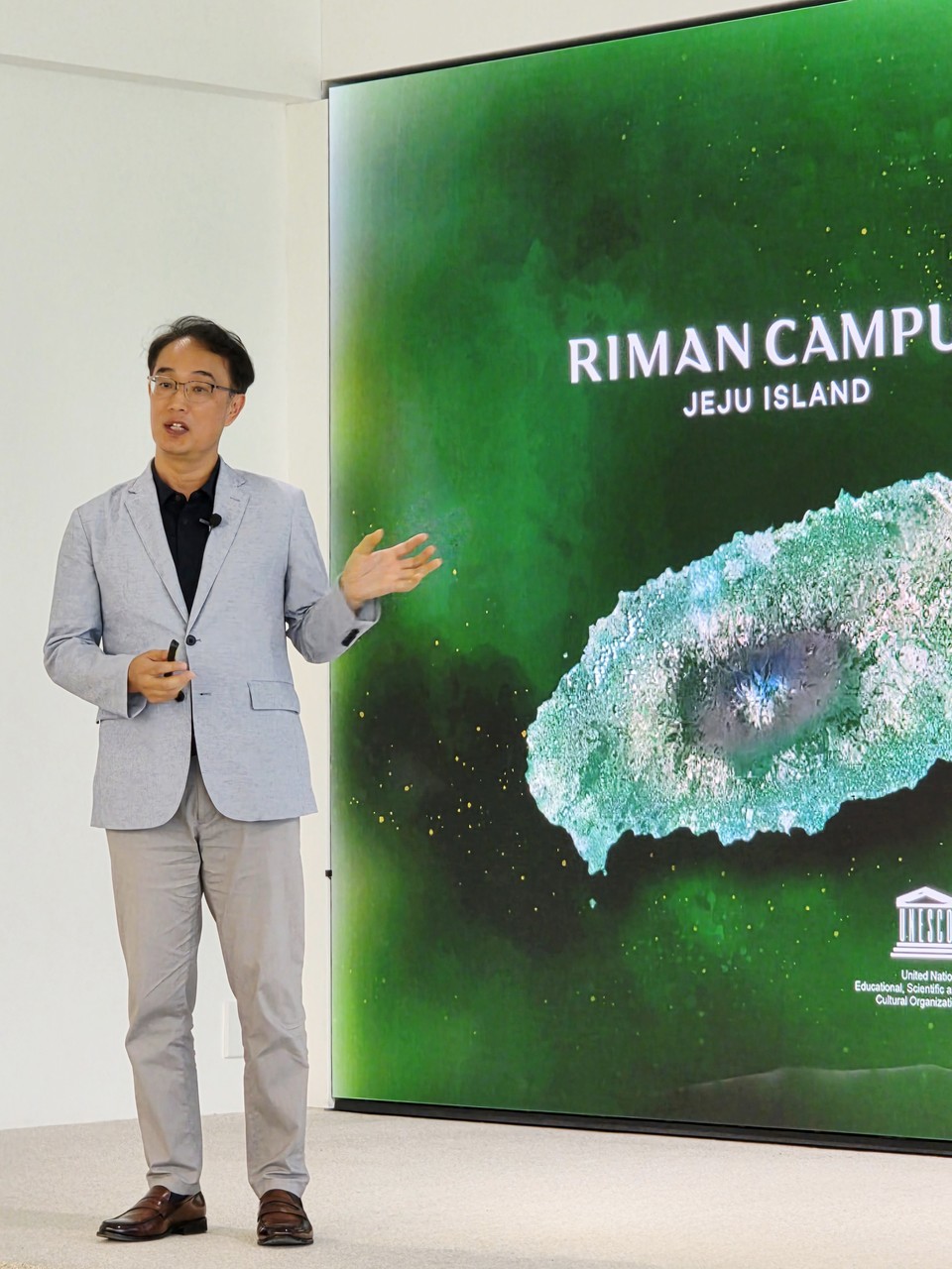 리만팜을 설명하고 있는 서대방 병풀연구소장 겸 상무이사. 사진=이효정 기자