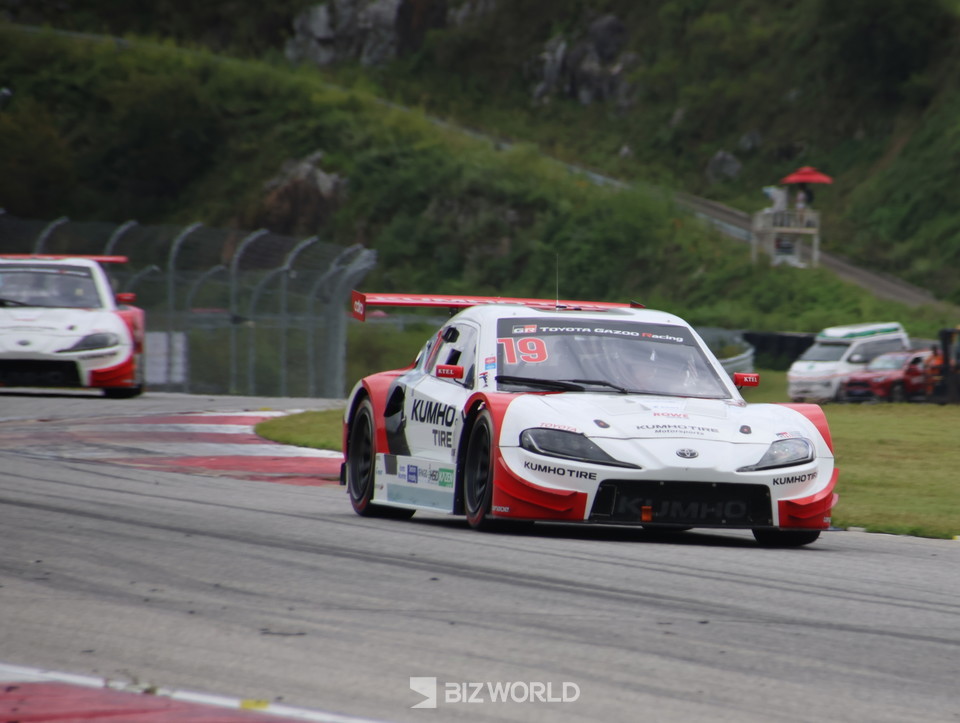 노동기 선수가 경기 초반 선두로 나서 역주하고 있다. 인제=손진석 기자