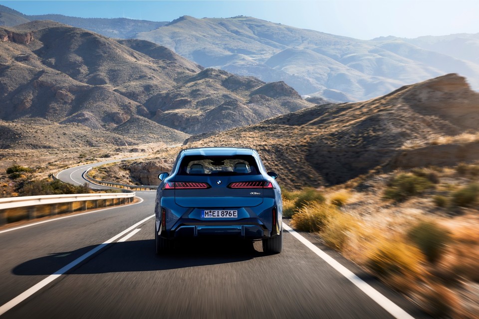 노이어 클라쎄 모델 ‘BMW 뉴 iX3’ 뒷모습. 사진=BMW