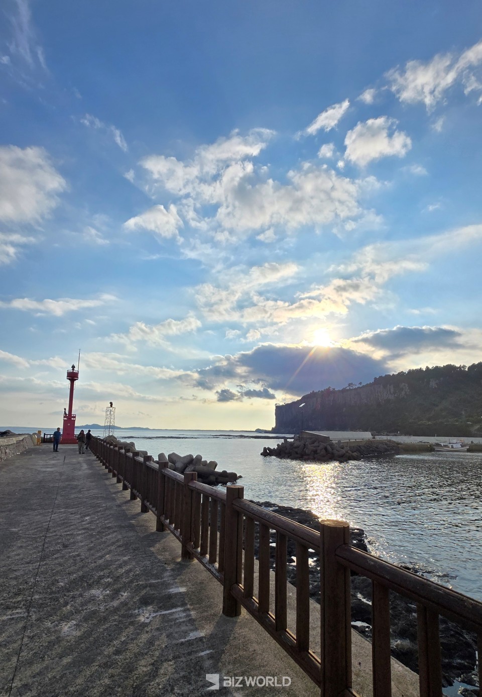 대평포구 에서 바라본 박수기정. 제주=손진석 기자