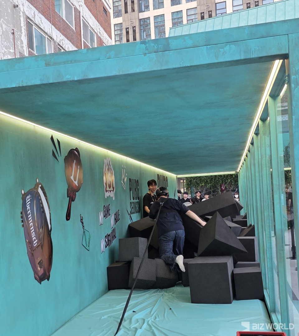 방문객이 'RUN TO SURVIVE'를 체험하고 있다. 사진=이효정 기자