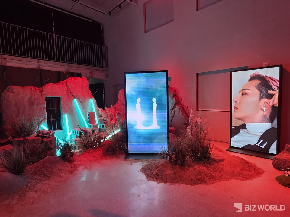 웨어하우스 내부에 설치된 조형물. 사진=이효정 기자