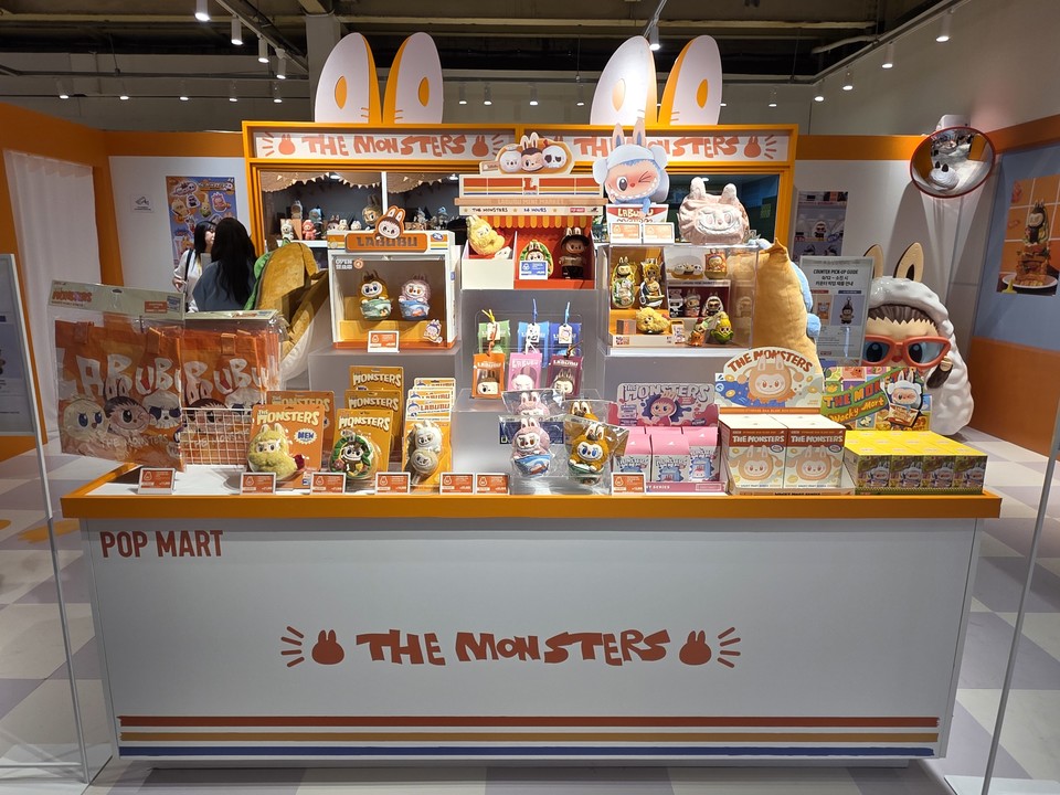 라부부 상품이 매대에 진열돼있다. 사진=이효정 기자