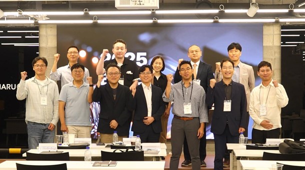 라플라스×ETRI 딥테크 투자 포럼 참석자들이 포즈를 취하고 있다. 사진=라플라스 파트너스