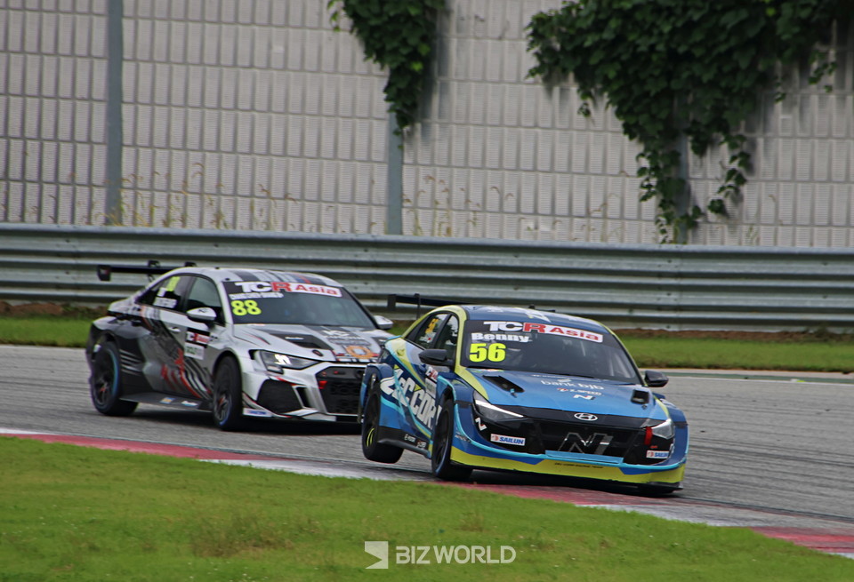 상토스 베니(56번)와 쟝 치엔 샹(88번)이 순위 경쟁을 펼치고 있다. 인제=손진석 기자