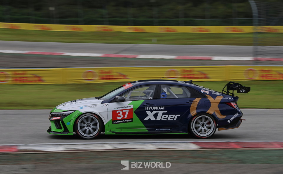 현대 엑스티어 레이싱팀 정회원(37번) 예선 주행모습. 인제=손진석 기자
