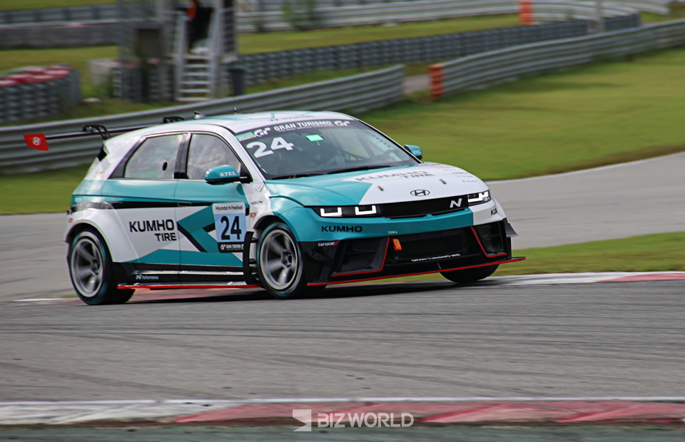 금호 SLM) 이창욱(24번) 예선 기록을 세우기 위해 가속하고 있다. 인제=손진석 기자