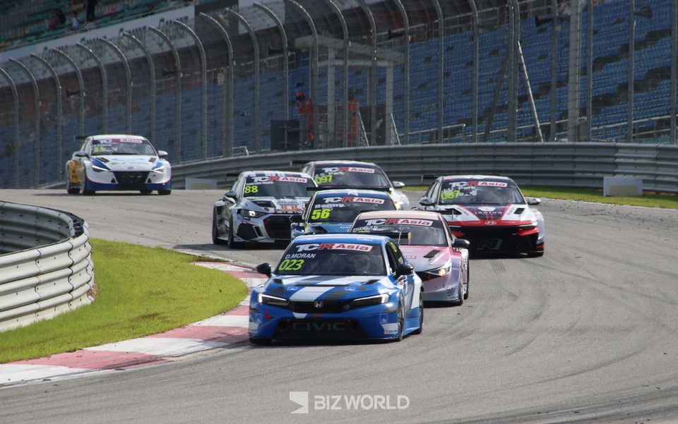 TCR 아시아 인제 레이스2(8라운드) 결승 경기 출발 모습. 인제=손진석 기자