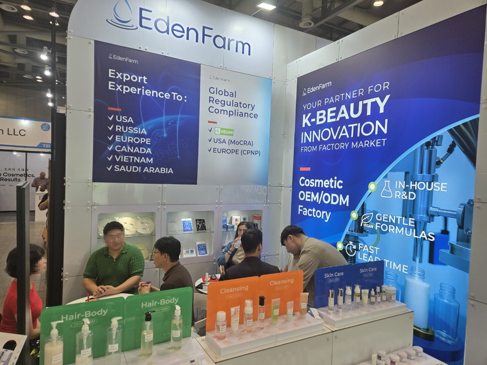 화장품 OEM·ODM 전문기업 ‘이든팜(EdenFarm)’은 지난 9월 11일부터 13일까지 경기도 일산 킨텍스(KINTEX)에서 열린 ‘2025 K-뷰티엑스포 코리아’에 참가해 자사의 혁신 제품과 신규 개발 라인업을 선보였다고 밝혔다. 사진=이든팜