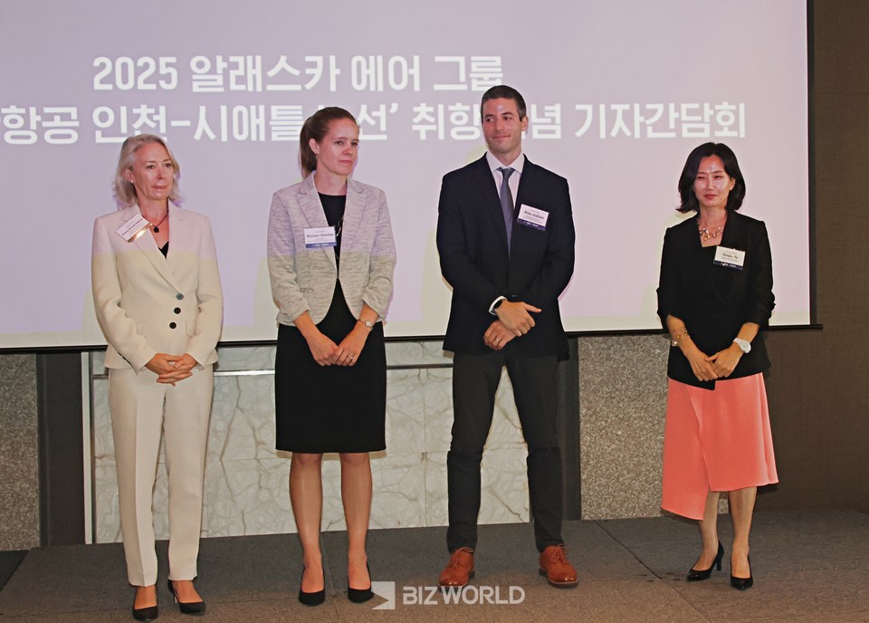 다이애나 벌켓 라코우 알래스카 에어 그룹 대외협력 및 지속가능경영 수석 부사장 겸 하와이안항공 신임 CEO 예정자(왼쪽부터), 키얼스틴 암라인 수익 관리 및 네트워크 플래닝 담당 부사장, 알렉스 저슨 파트너십 및 국제선 담당 전무, 유수진 아시아 지역 본부장. 사진=손진석 기자