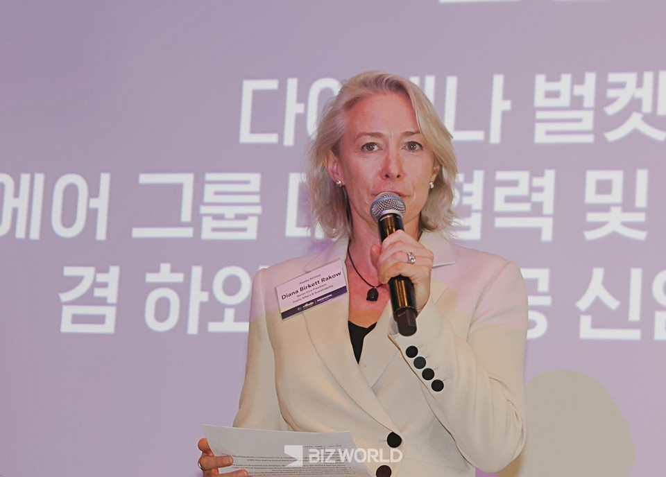 다이애나 벌켓 라코우 알래스카 에어 그룹 대외협력 및 지속가능경영 수석 부사장 겸 하와이안항공 신임 CEO 예정자가 인사말을 하고 있다. 사진=손진석 기자