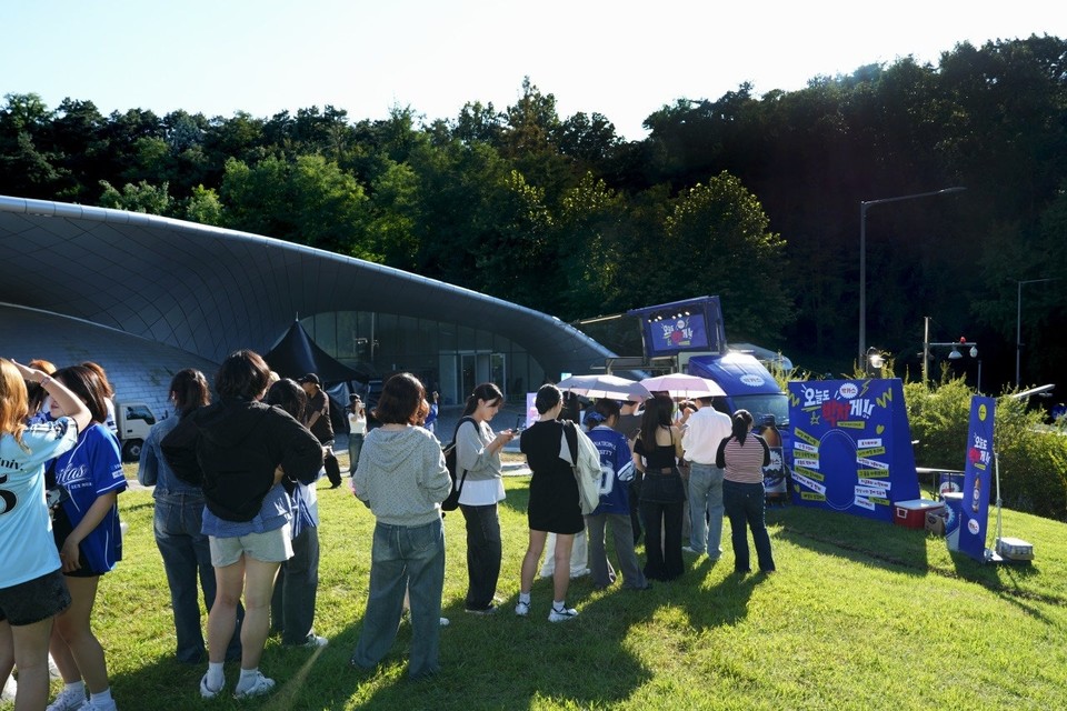 동아제약이 '박카스 2025 캠퍼스 어택'을 전개한다. 사진은 지난 16일 서울대학교에서 펼쳐진 이벤트 현장 모습. 사진=동아제약