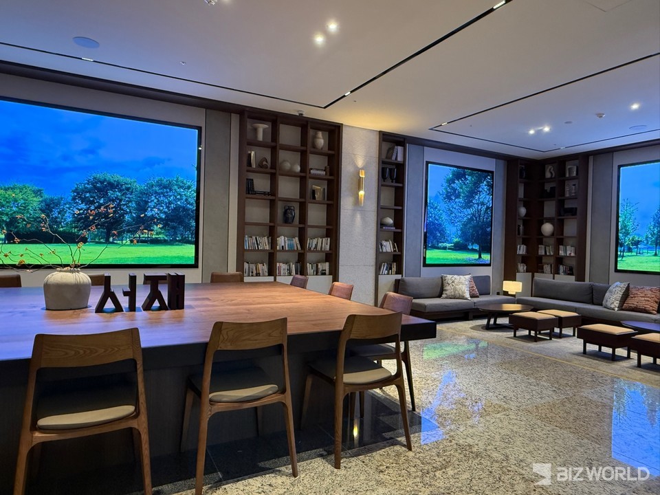 약 500여 권의 책이 배치된 북카페 '서재'. 사진=김미진 기자