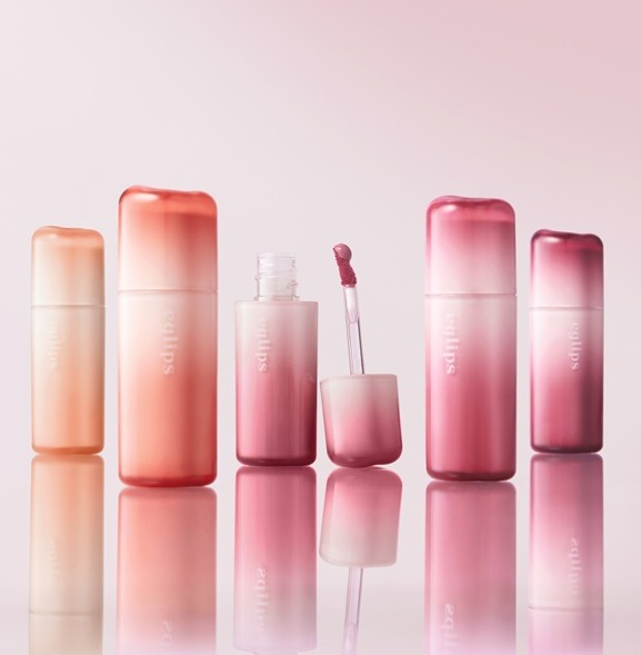 이글립스(eglips)가 대표 립 아이템 ‘듀 글레이즈 틴트’에 새로운 컬러 5종을 추가 출시했다고 22일 밝혔다. 사진=이글립스