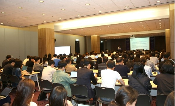 한국주류수입협회가 매년 ‘서울국제주류&와인박람회’ 기간 중 개최하는 주류산업과 관련된 다양한 규정 설명회 모습. 사진=한국주류수입협회