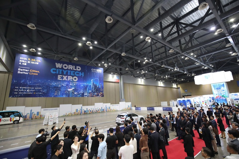 킨텍스와 경기주택도시공사(GH)가 공동 주최하는 ‘2025 월드 시티테크 엑스포(World CITYTech Expo 2025)’가 지난 24일 막을 올렸다. 사진=월드 시티테크 엑스포 조직위원회
